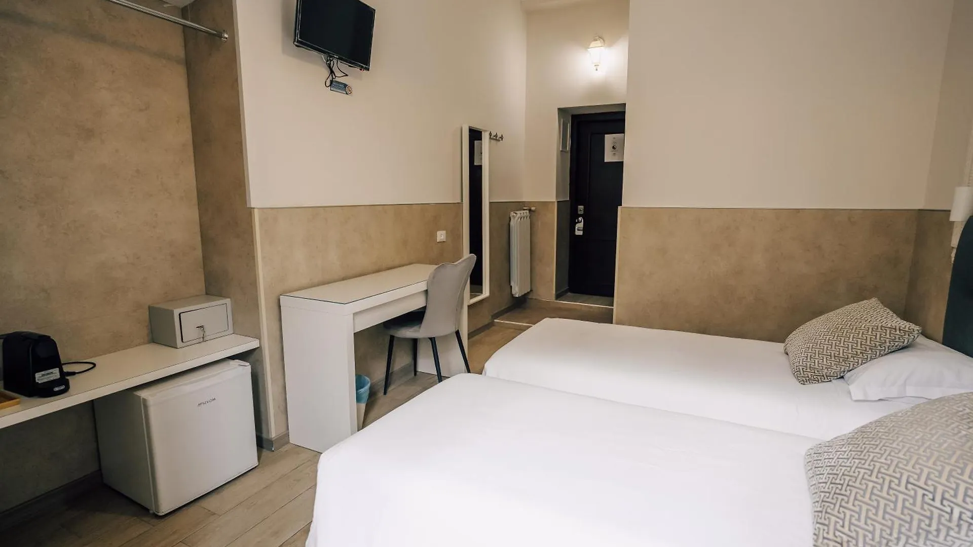 Mirabilia House Hotel Rome 0*,  Italy